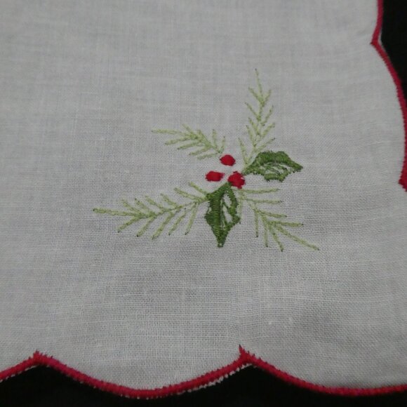 SET OF 8 | Vintage | Christmas / Holiday Cloth Scalloped Hankerchiefs - Picture 7 of 7
